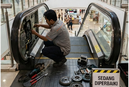 Keselamatan elevator gedung bertingkat sesuai Permenaker Nomor 6 Tahun 2017